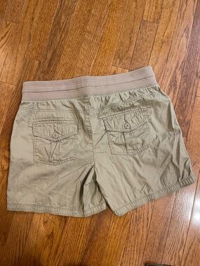 Elastic-Waist Cargo Shorts in Light Khaki